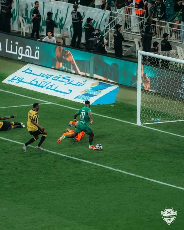 تحكيم ديربي الأهلي والاتحاد: دابانوفيتش يتألق ومطالب بمعاقبة توني