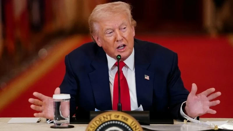 ترامب يهدد إيران بضربة قوية: تحليل التداعيات والتوترات