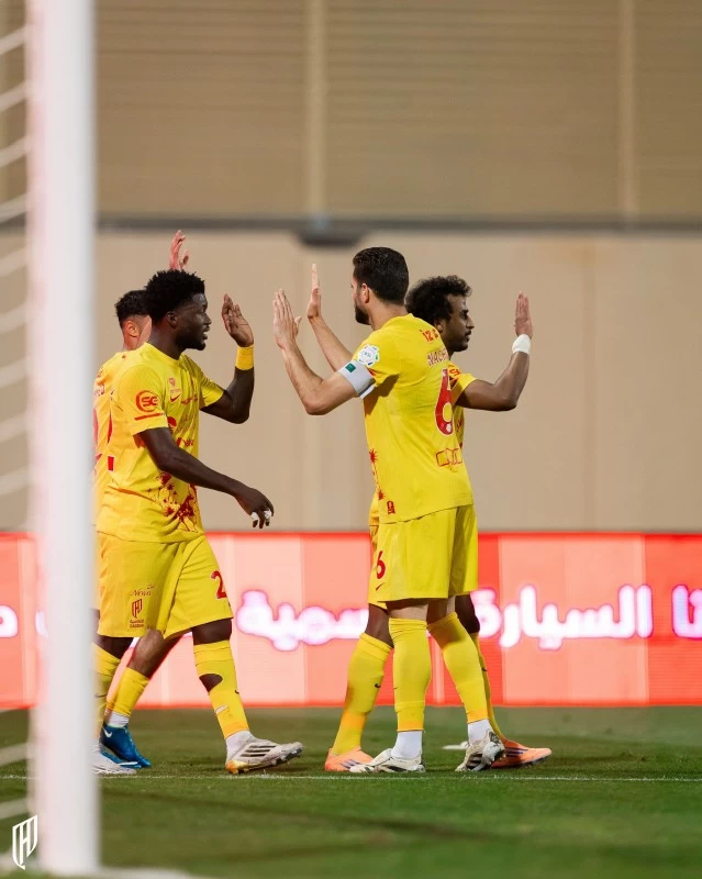 القادسية يكتسح الخلود 4-1 ويعزز مركزه بدوري روشن السعودي