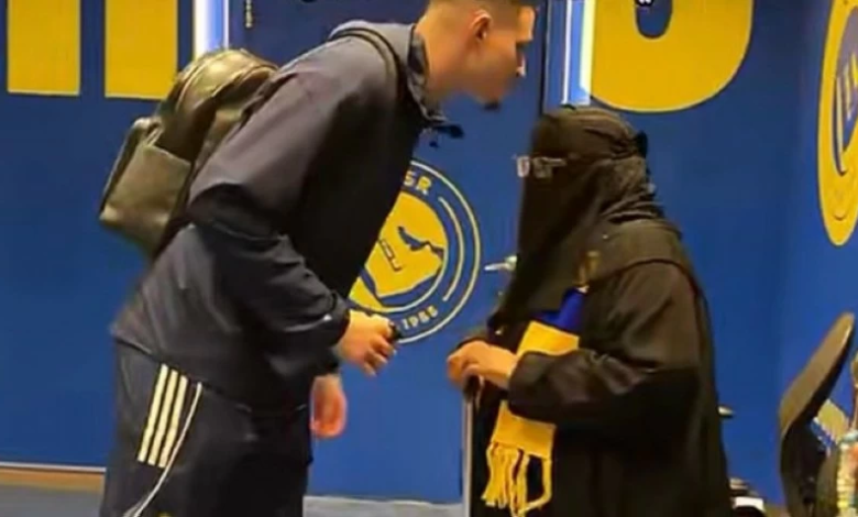 الخالة منيرة: أيقونة وفاء النصر وعشق الأجيال في كرة القدم السعودية