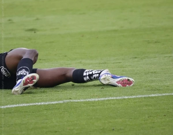 إصابة مروعة في الدوري الإكوادوري: بيلير أرويو ضحية تدخل عنيف