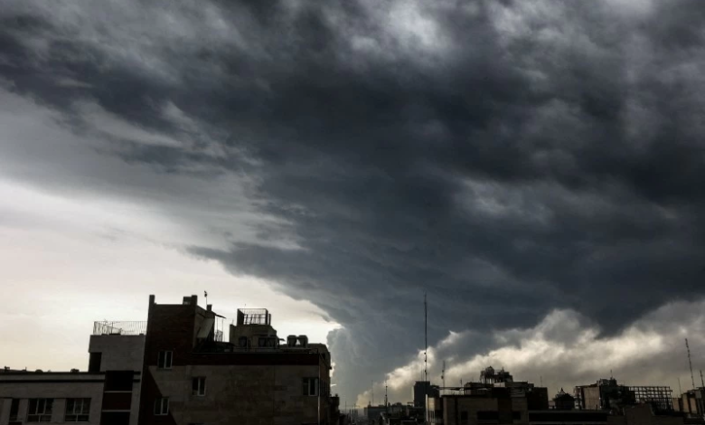 حرائق طهران: استهداف مستودعات نفط يثير قلقًا إقليميًا