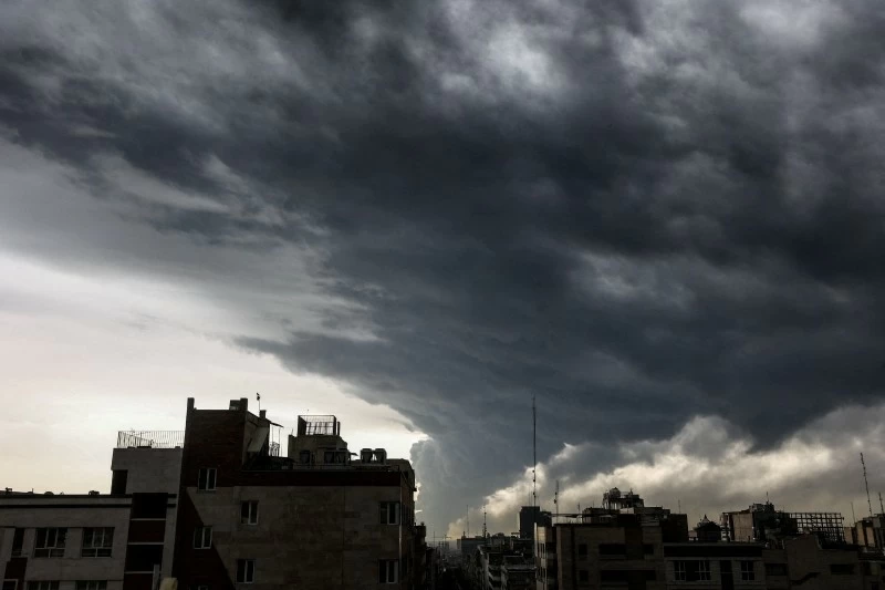 حرائق طهران: استهداف مستودعات نفط يثير قلقًا إقليميًا