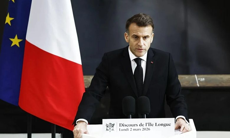 فرنسا تنشر 12 سفينة لتأمين الملاحة بالبحر الأحمر ومضيق هرمز