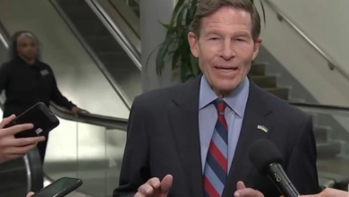 تحذير سيناتور أمريكي: ترامب يتجه لنشر قوات برية بإيران