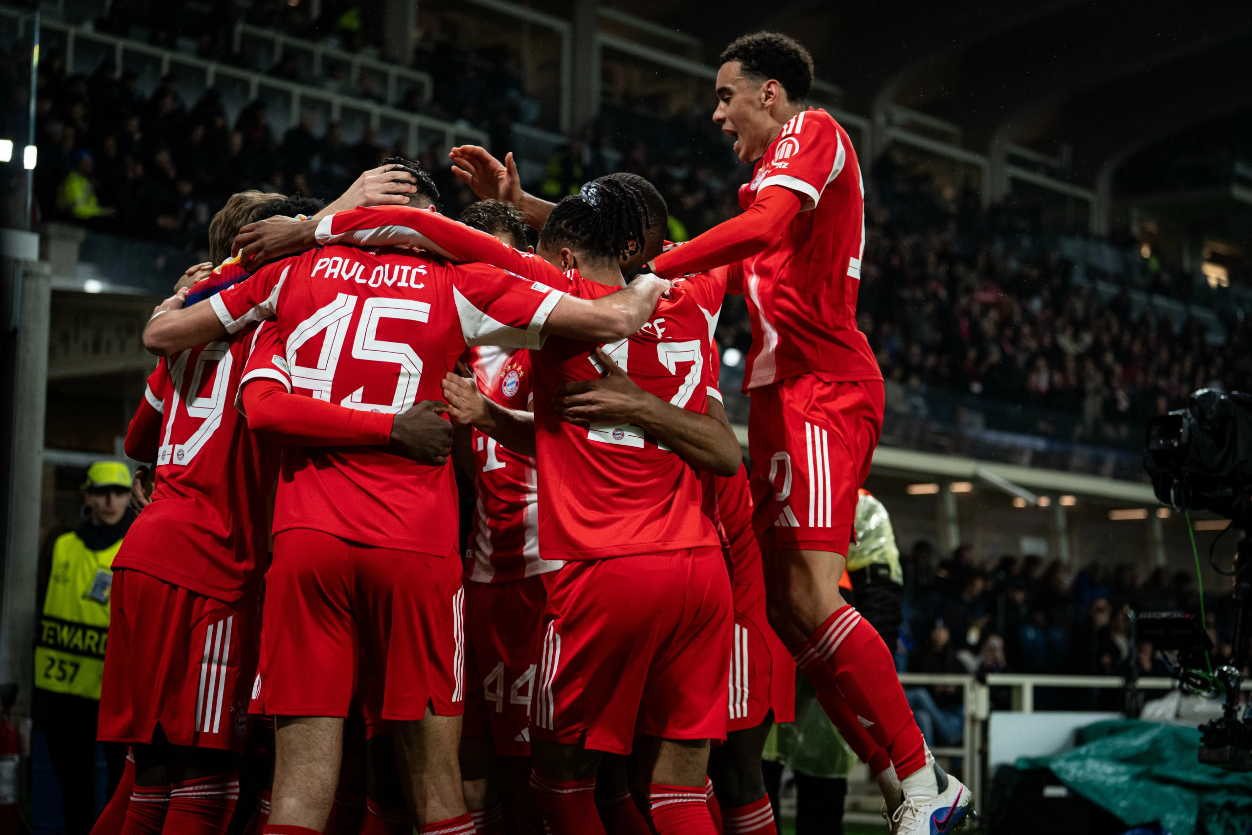 بايرن ميونخ يكتسح أتالانتا 6-1 في دوري أبطال أوروبا