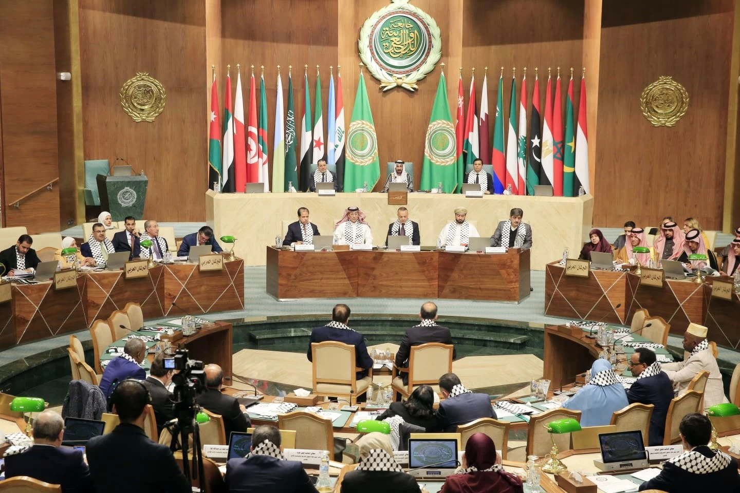 البرلمان العربي يدين الانتهاكات الإيرانية ويدعو للاستقرار