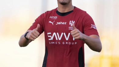 إصابة يوسف أكتشيتشيك: مدافع الهلال يتوجه لباريس للفحص الطبي