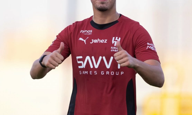 إصابة يوسف أكتشيتشيك: مدافع الهلال يتوجه لباريس للفحص الطبي