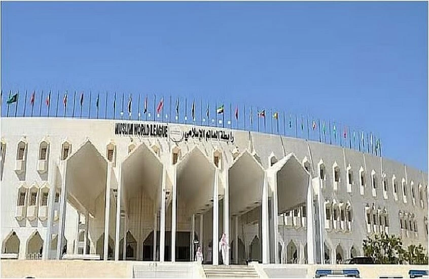 رابطة العالم الإسلامي تدين إغلاق الأقصى وتطالب بحماية حرية العبادة