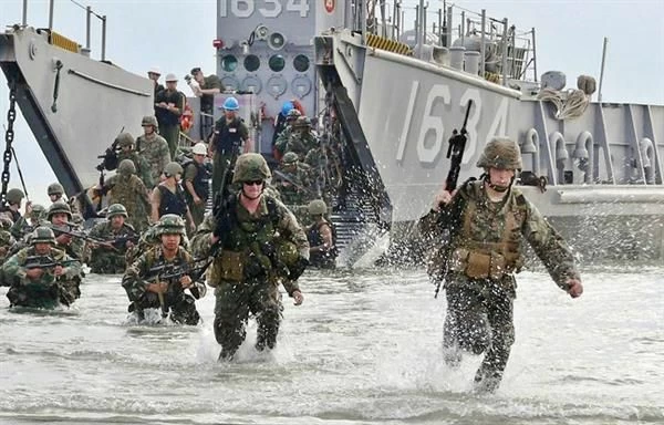 دعوة ترمب لحماية هرمز: انقسام دولي وتداعيات عالمية