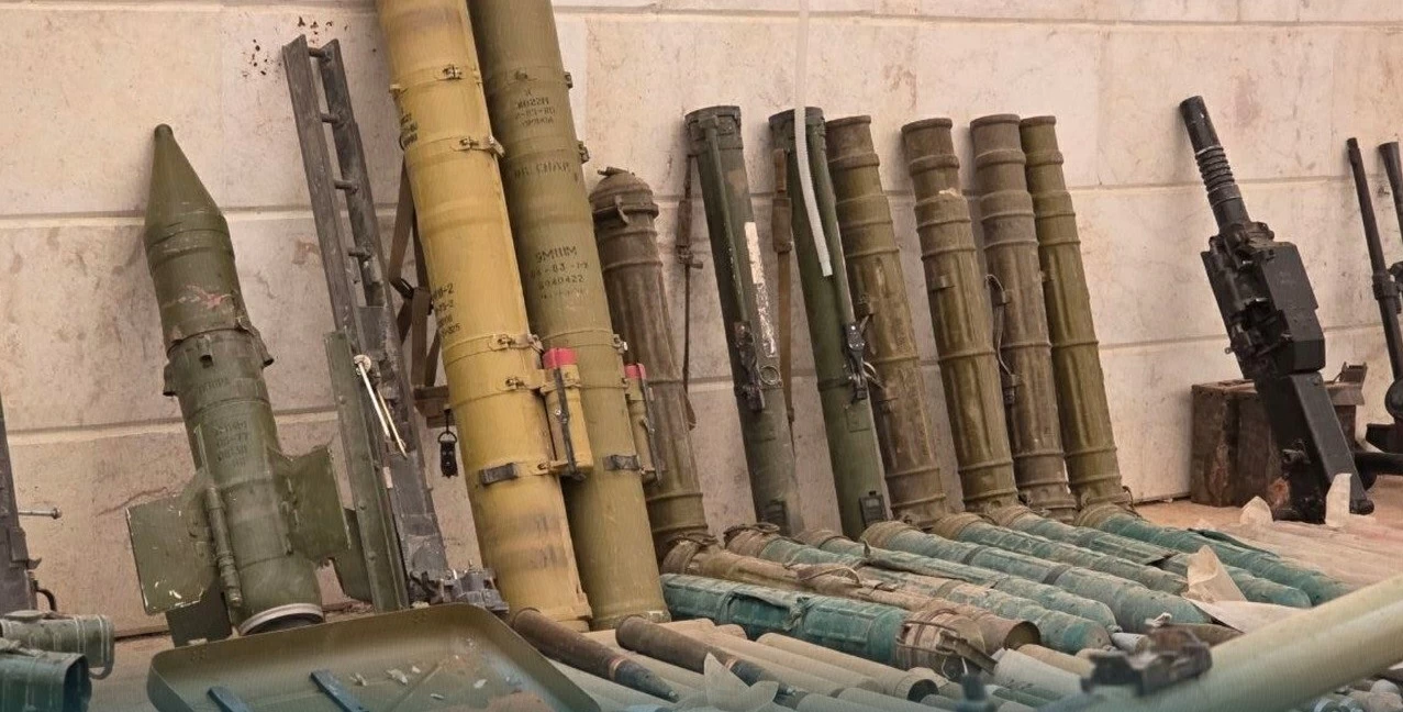 الأمن السوري يضبط مخزن أسلحة متطور لمليشيات في البوكمال