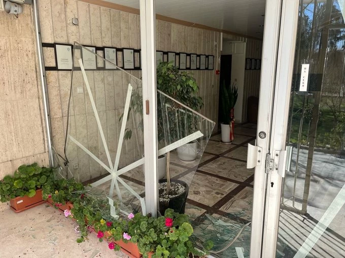 روسيا تعلق قنصليتها بأصفهان بعد غارات: تداعيات أمنية