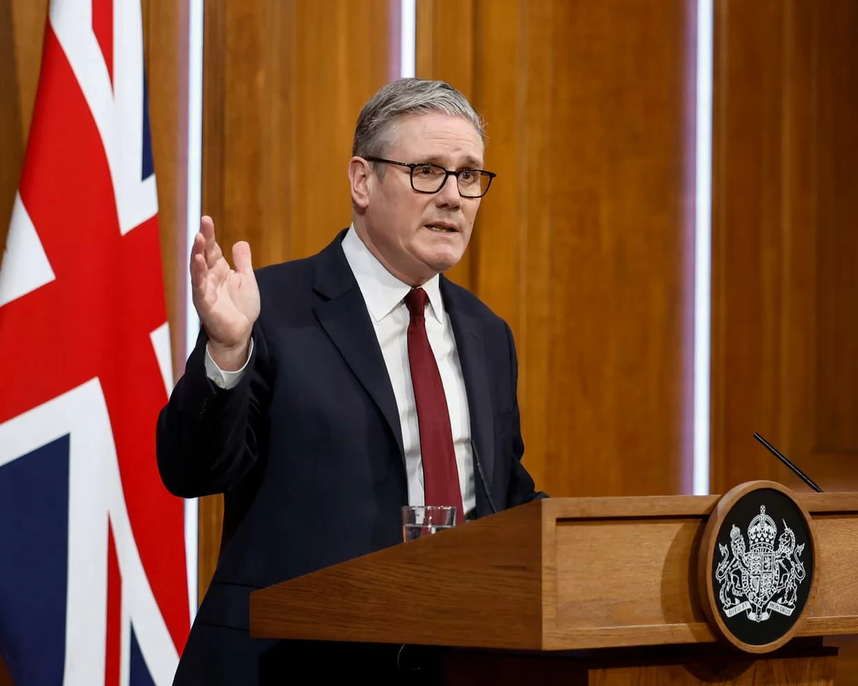 ستارمر: لا سفن حربية بريطانية في هرمز.. حلول دبلوماسية لأزمة الخليج