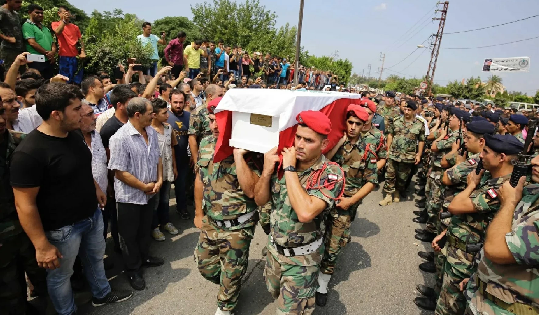 الرئيس اللبناني يدين هجوم إسرائيل على الجيش اللبناني