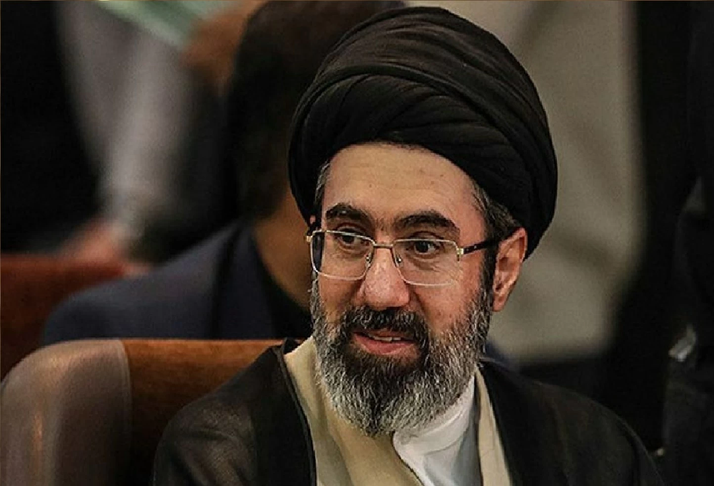 مجتبى خامنئي: رسالة غامضة ودور متزايد في المشهد الإيراني