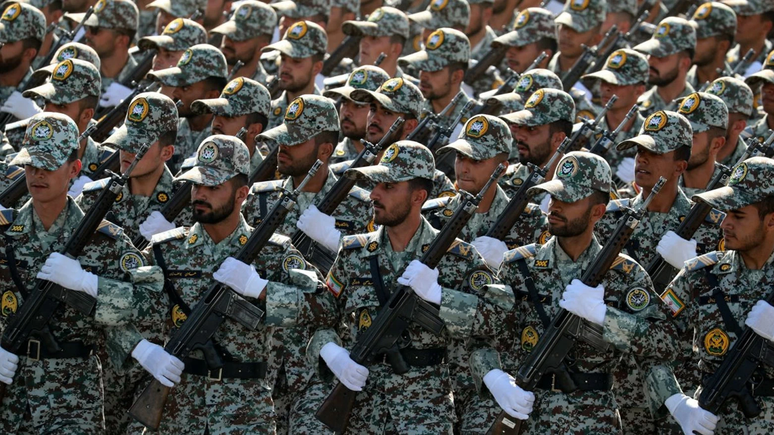 إيران تجند أطفالًا بعمر 12 عامًا: انتهاك دولي خطير