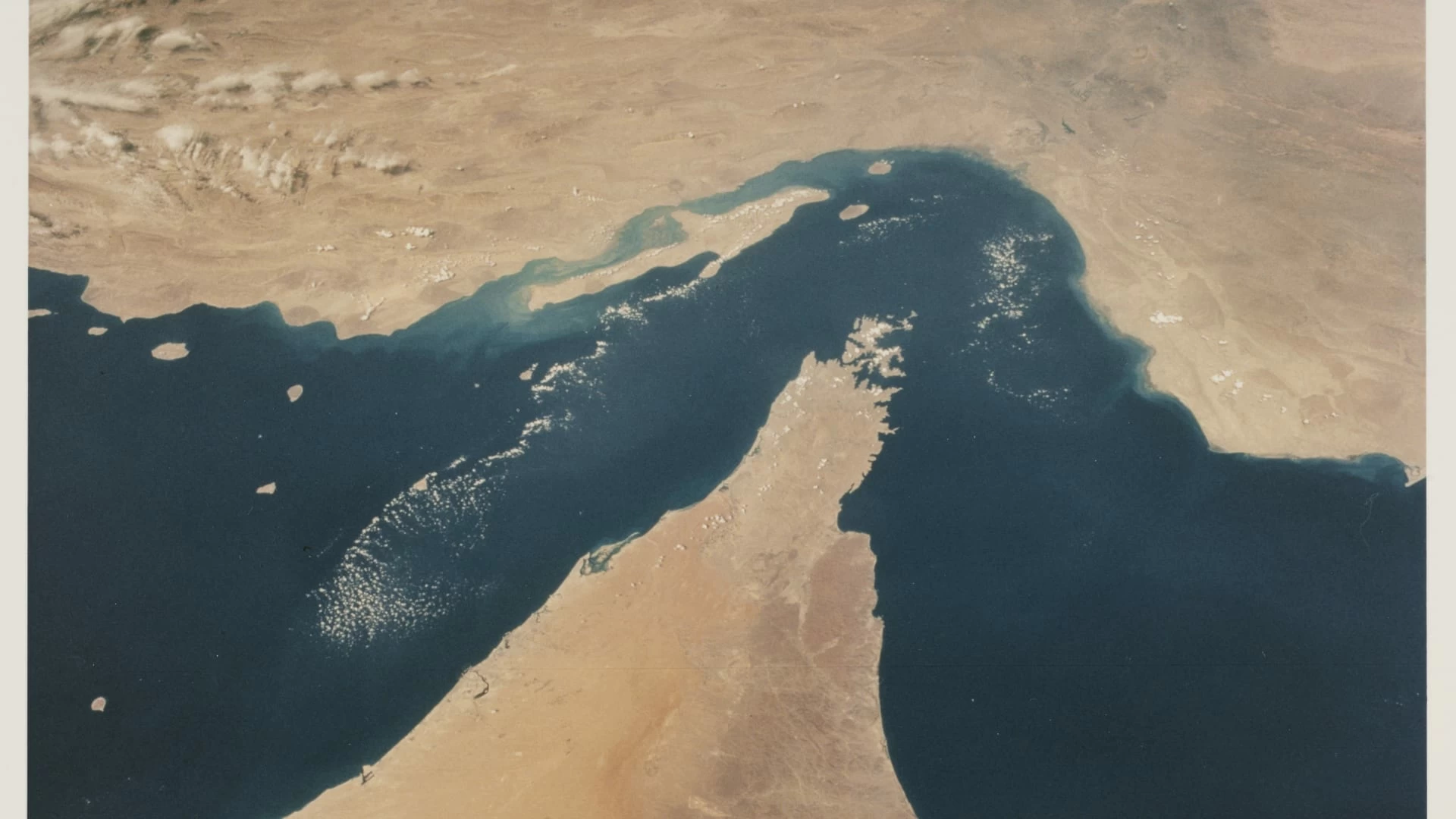 أزمة هرمز: مهلة ترامب وماكرون يدعو للدبلوماسية