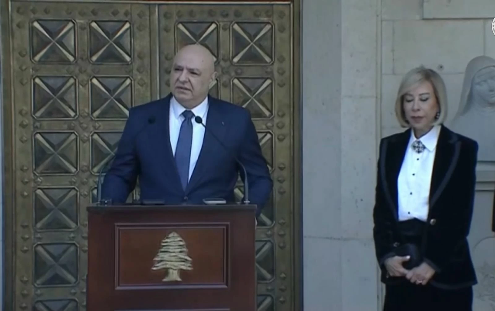 جوزيف عون ينهي صفة الموفد الإيراني: ضربة دبلوماسية لبنانية حاسمة