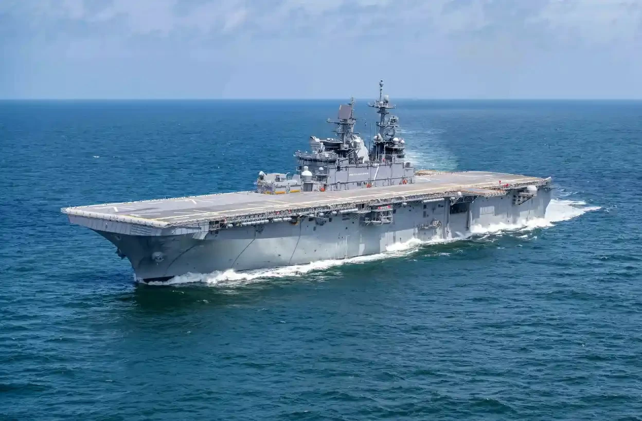 نفي أمريكي لهجوم إيراني على USS Tripoli: حقائق وتداعيات