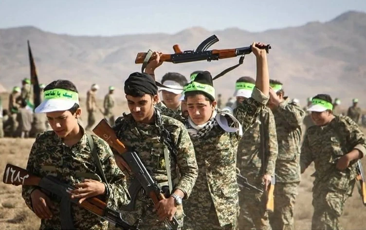 إيران: 14 مليون متطوع ورئيسي يعلنون الجاهزية للدفاع