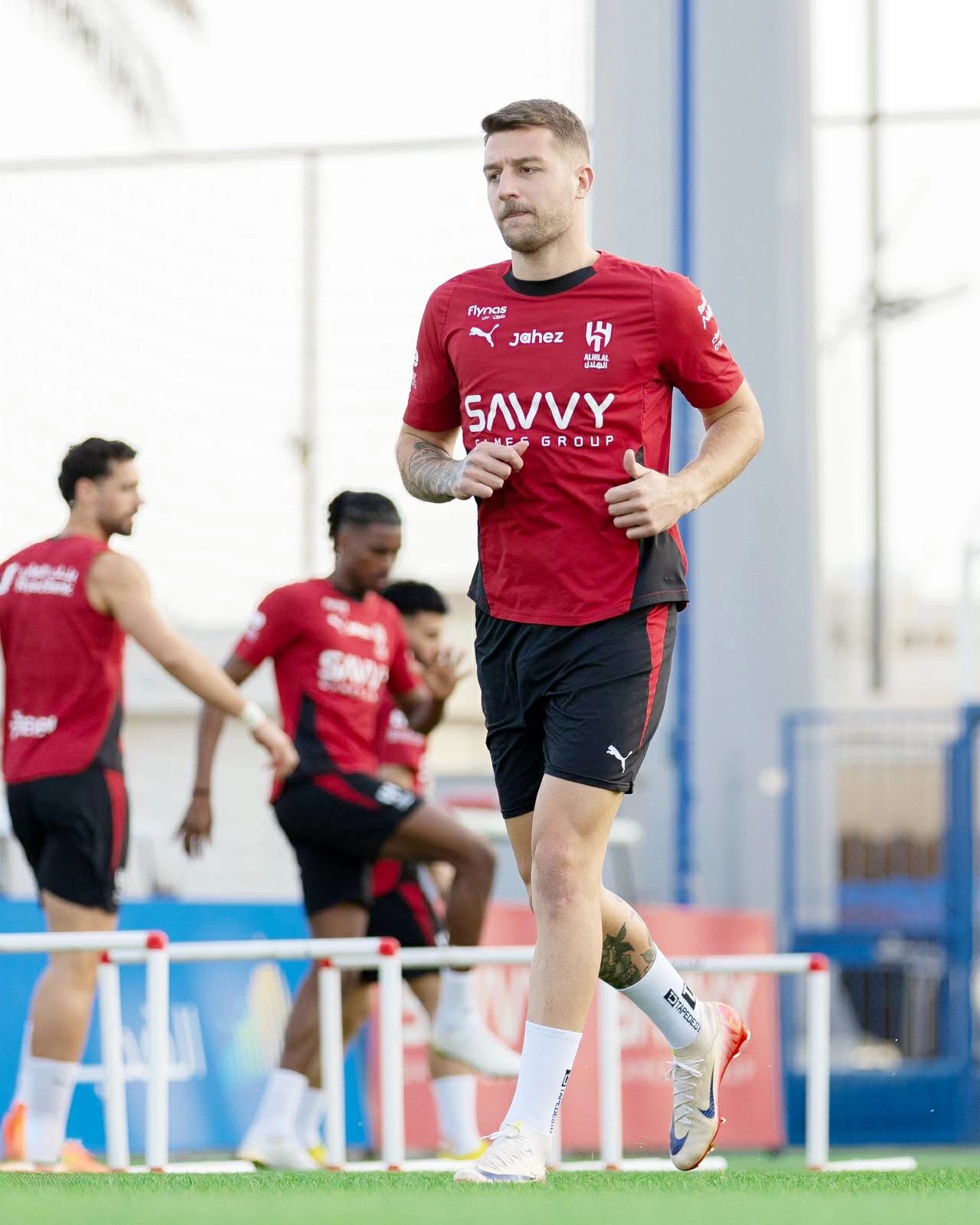 صراع القمة والقاع: الهلال والأهلي والاتحاد في مواجهات حاسمة بدوري روشن السعودي
