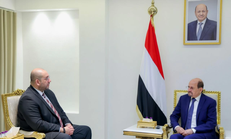 رئيس الوزراء اليمني يدعو لتكثيف جهود مكافحة التهريب والاتجار بالبشر