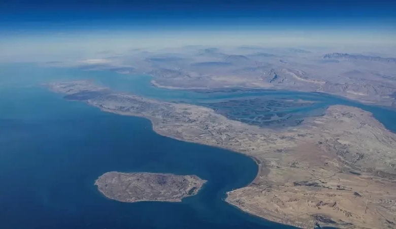 عراقجي: مضيق هرمز مفتوح أسبوعين وسط محادثات إيرانية أمريكية