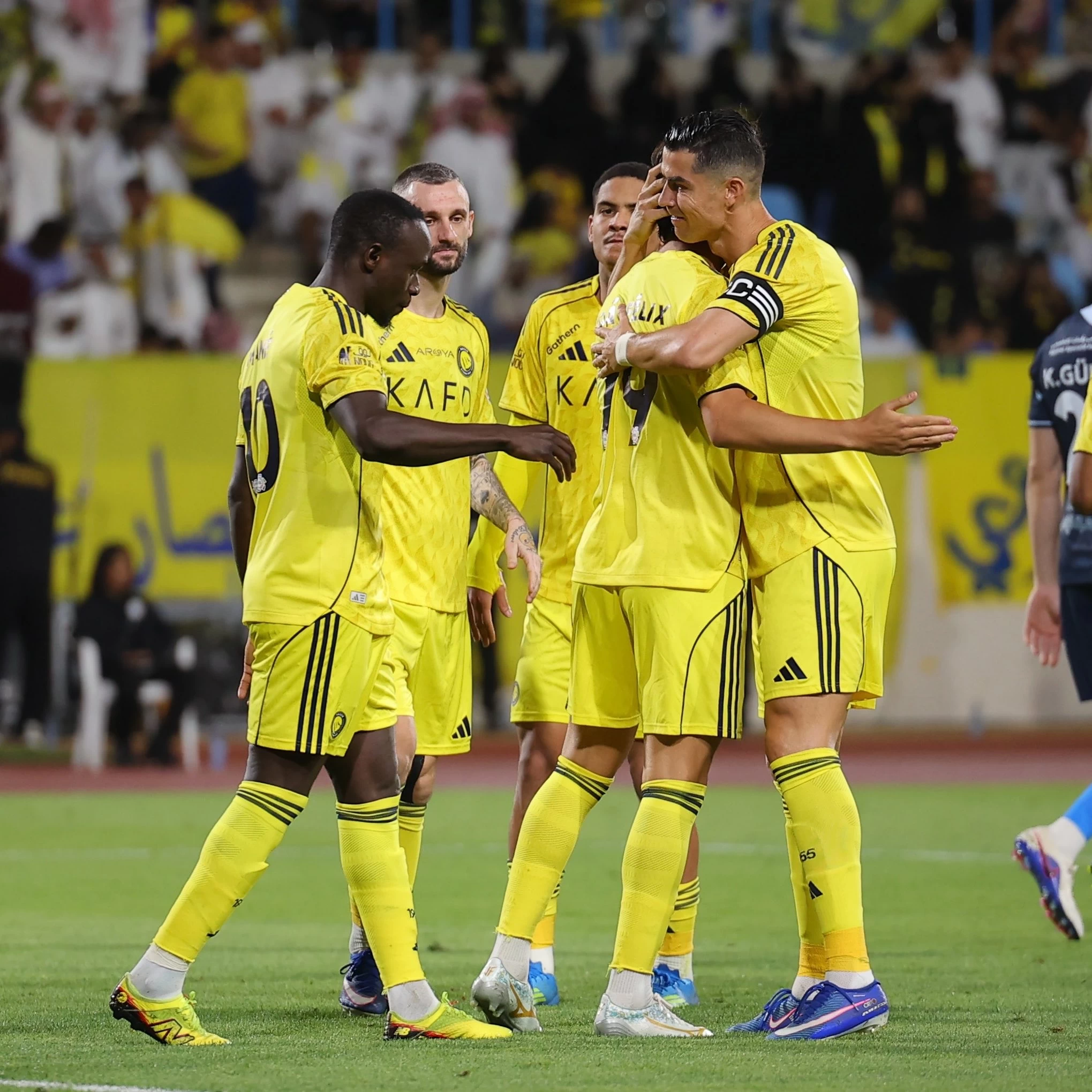 جيسوس يشيد بتضحية رونالدو في النصر رغم المرض