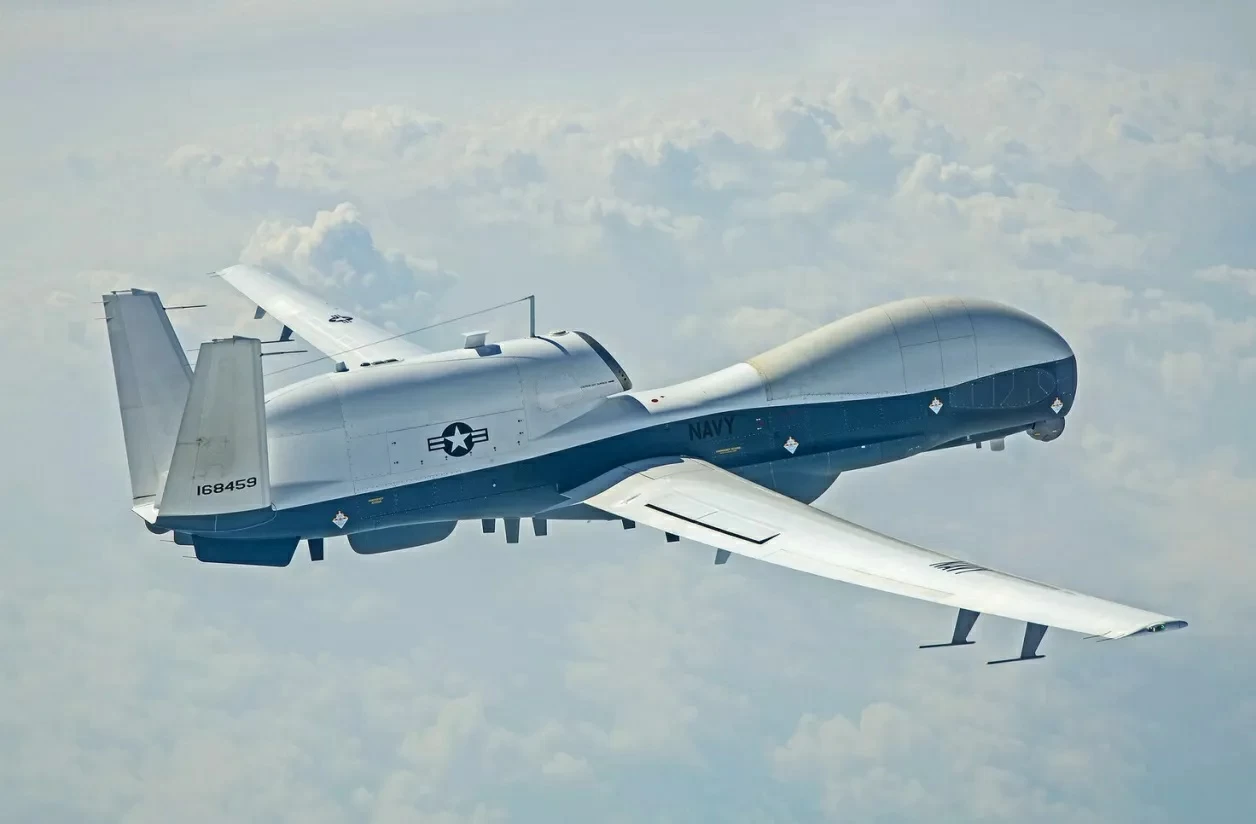 اختفاء طائرة أمريكية مسيرة MQ-4C Triton فوق هرمز: تحليل وتداعيات