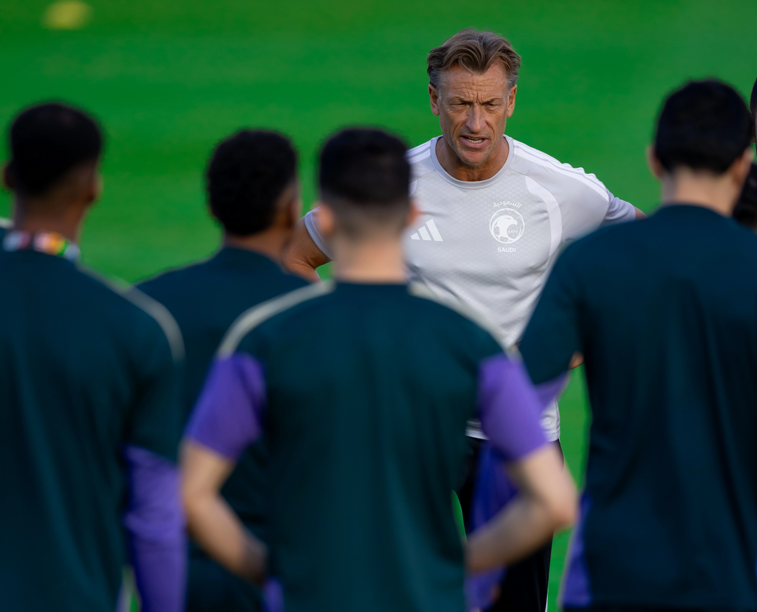 إقالة هيرفي رينارد من تدريب المنتخب السعودي: صدمة قبل المونديال