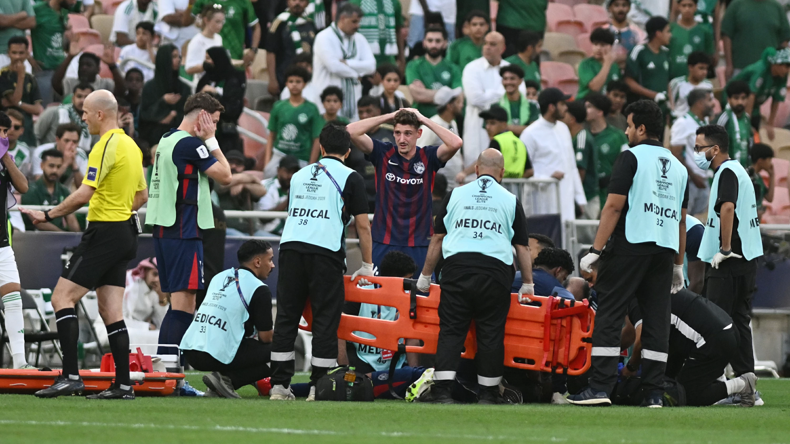 إصابة ديسلفا الخطيرة: تفاصيل نقل لاعب جوهر دار التعظيم للمستشفى