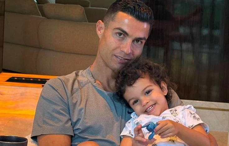 كريستيانو رونالدو: بيلا هي نجمته والمعجب الأول