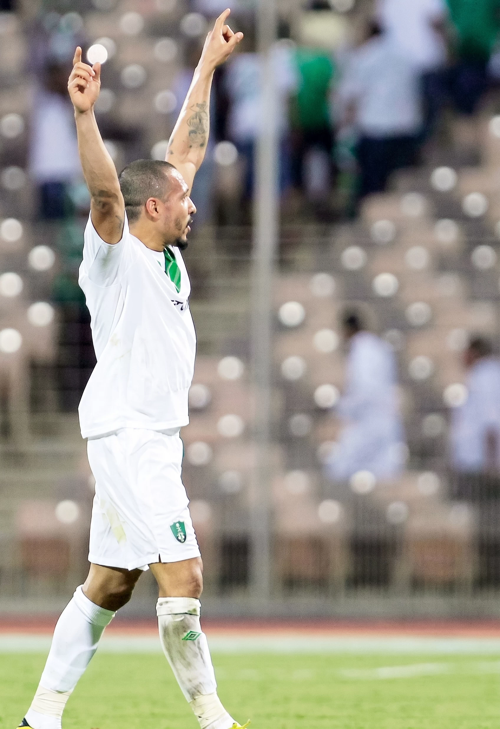 فيكتور سيموس: الأهلي، بنزيما، رونالدو والدوري السعودي