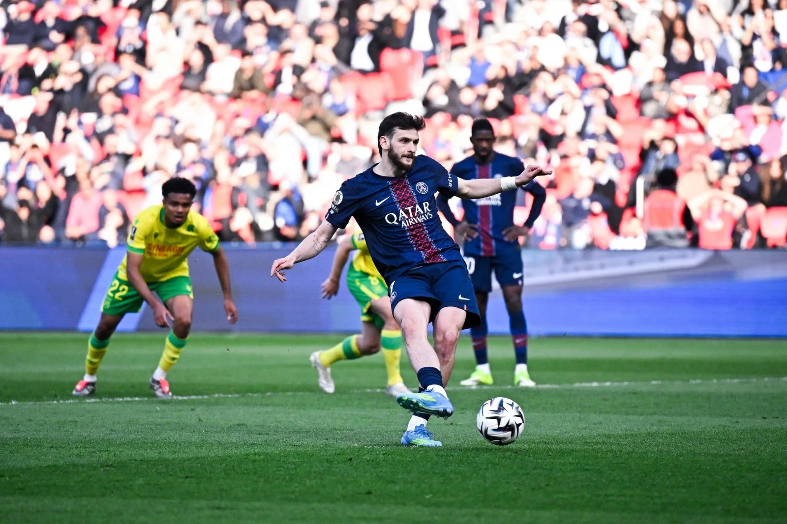 PSG يهزم نانت 3-0 ويعزز صدارته في الدوري الفرنسي