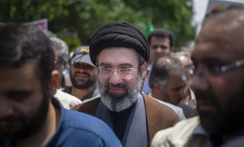 نيويورك تايمز: نفوذ الحرس الثوري ودور مجتبى خامنئي في إيران