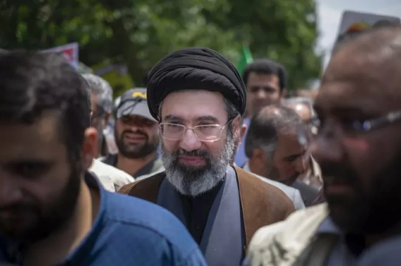 نيويورك تايمز: نفوذ الحرس الثوري ودور مجتبى خامنئي في إيران