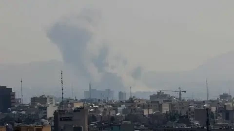 طهران: دوي دفاعات جوية واستنفار أمني يثير القلق