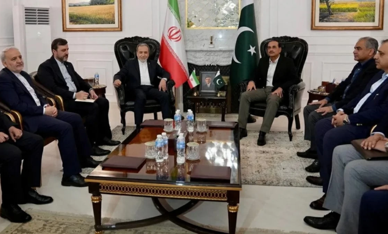إيران وأمريكا: عراقجي في إسلام آباد، تحفظات على العرض الأمريكي