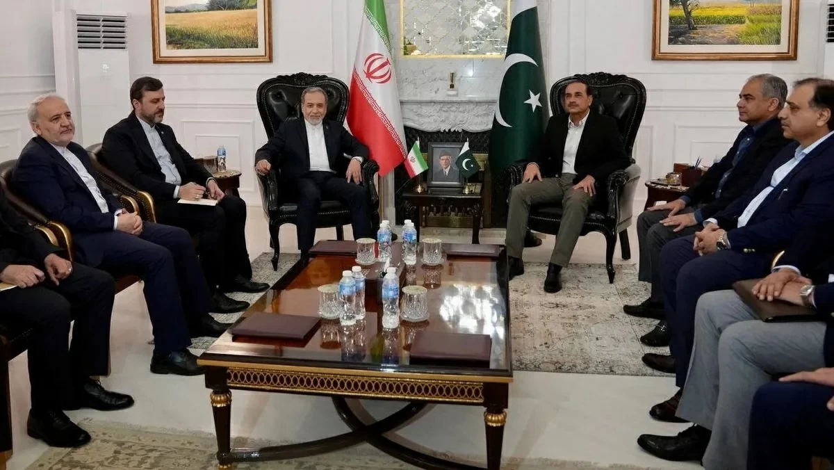 إيران وأمريكا: عراقجي في إسلام آباد، تحفظات على العرض الأمريكي