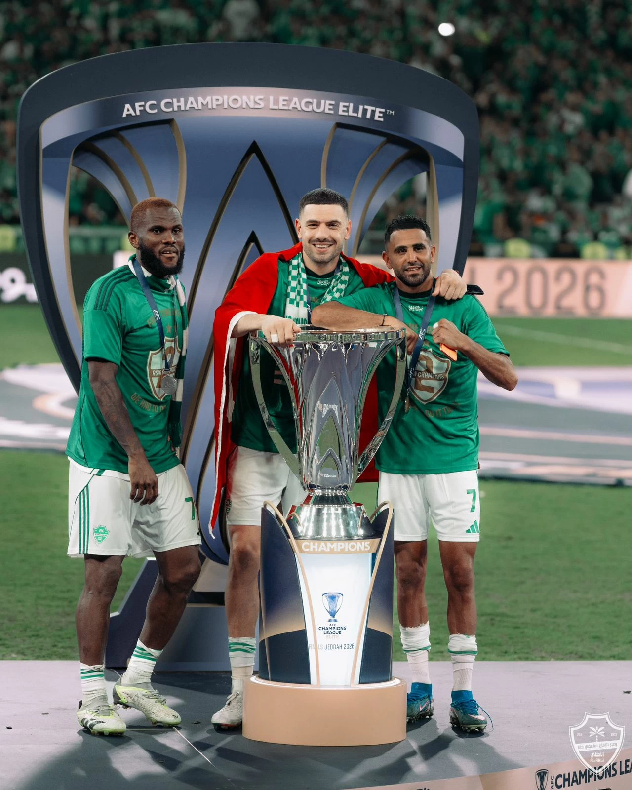 الأهلي يكتب التاريخ: فيرمينو وكيسيه أفضل لاعب في آسيا