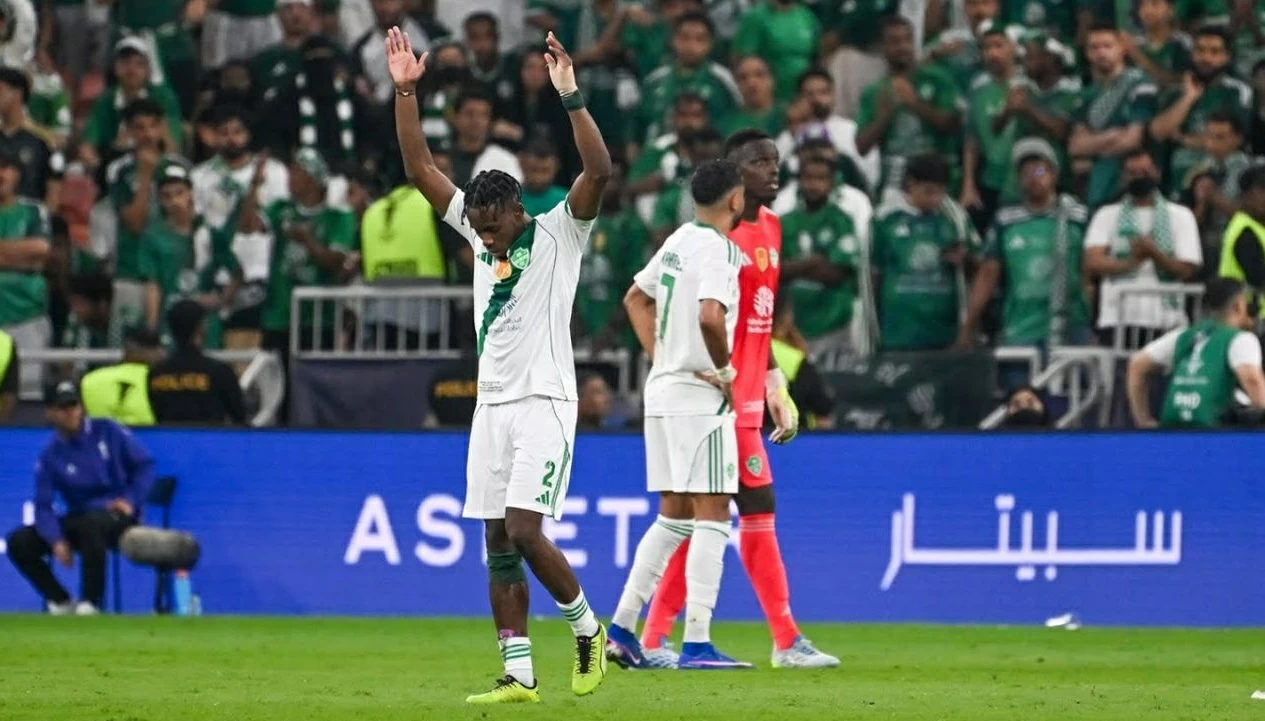 هوساوي يعتذر لجماهير الأهلي بعد طرد نهائي آسيا 2017