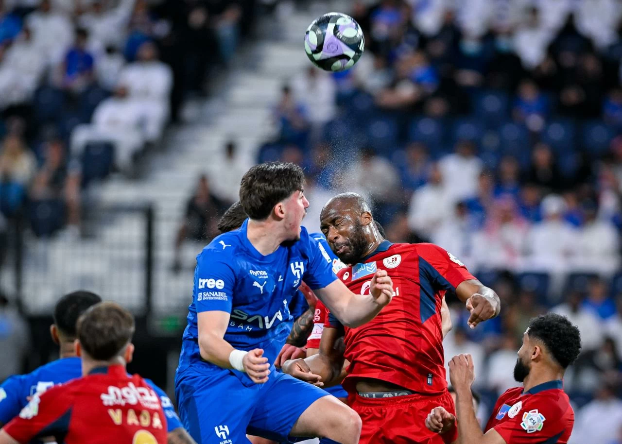 الهلال يفوز على ضمك 1-0 ويقترب من صدارة دوري روشن السعودي