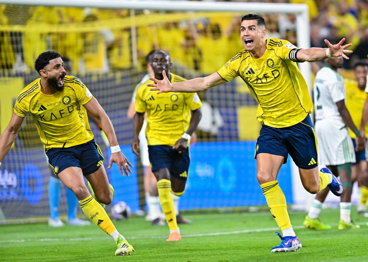 النصر يكتسح الأهلي ويعزز صدارته في دوري روشن السعودي | الجولة 30