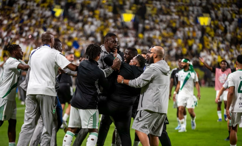 ديميرال يستفز النصر بميدالية: جدل في الدوري السعودي