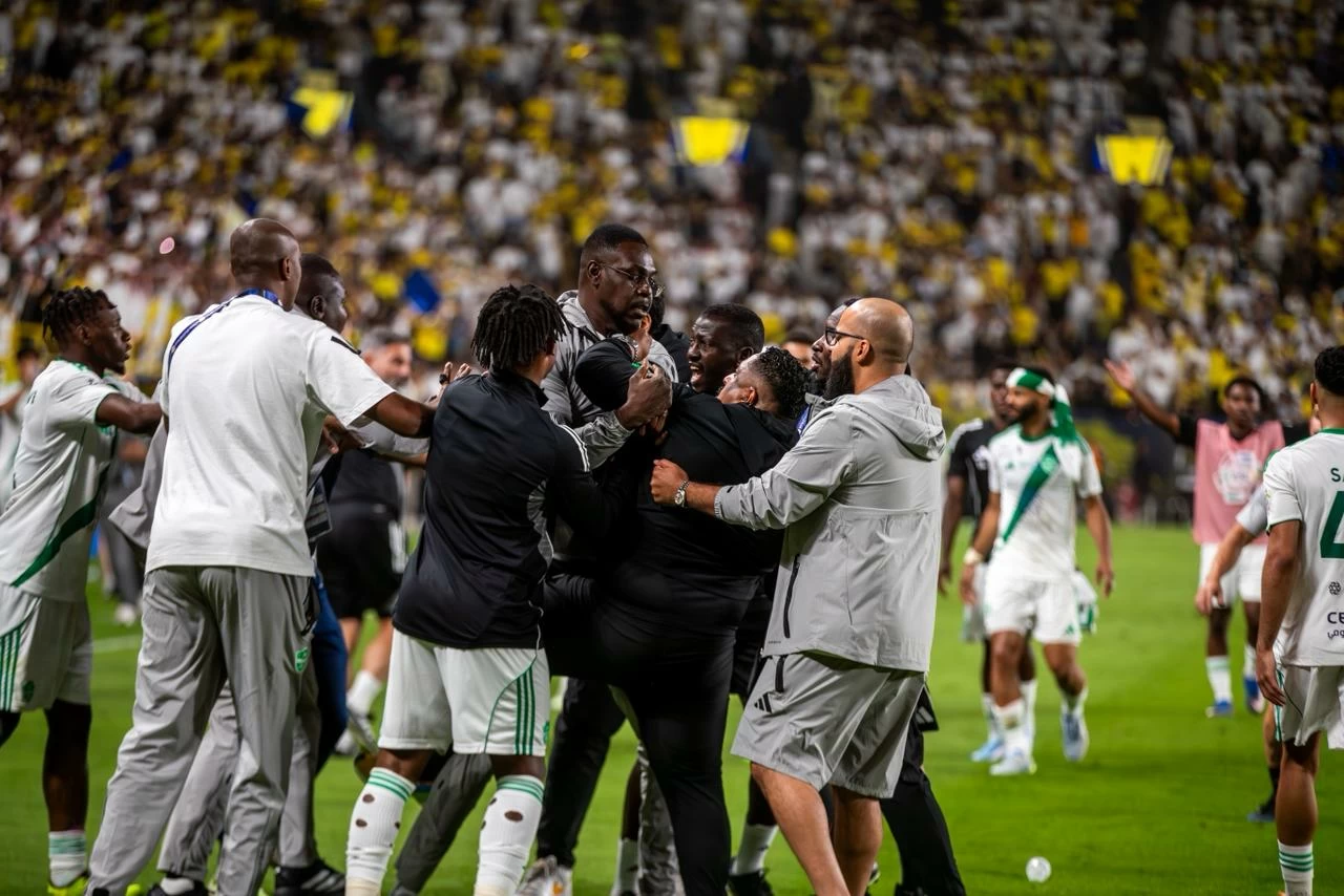 ديميرال يستفز النصر بميدالية: جدل في الدوري السعودي