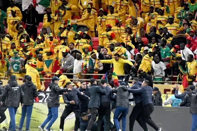 تأييد سجن 18 مشجعاً سنغالياً: أحكام صارمة بعد شغب تصفيات أفريقيا
