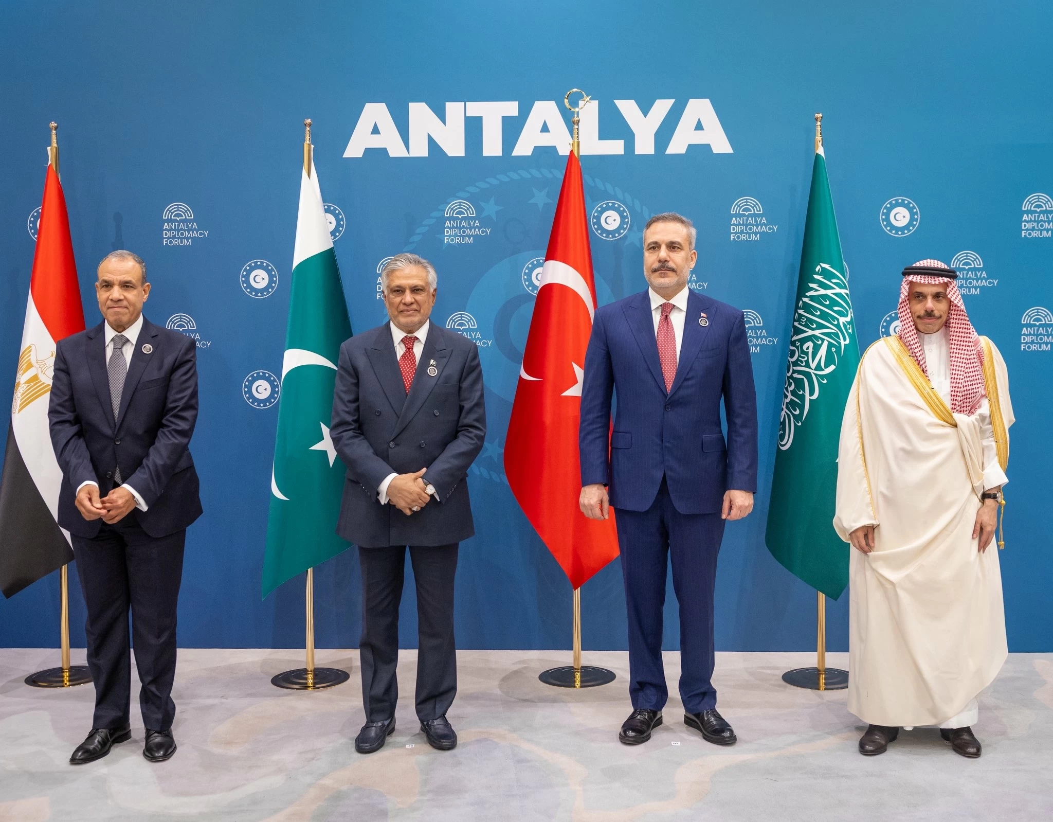 دبلوماسية أنطاليا: السعودية، مصر، باكستان، تركيا لتهدئة المنطقة