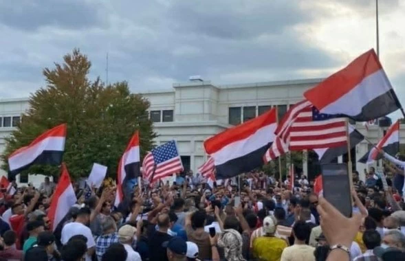 قاضٍ يوقف ترحيل اليمنيين من أمريكا: قرار يحمي آلاف الأسر