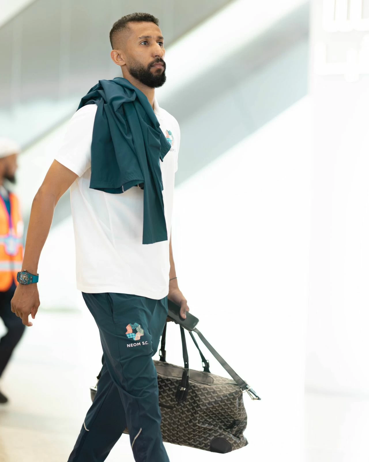 تفاصيل مستقبل سلمان الفرج: هل يعتزل أم يعود لدوري روشن؟